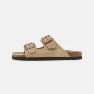 Warm and lightweight fleece slippers with flexible soles, ideal for everyday home wear.